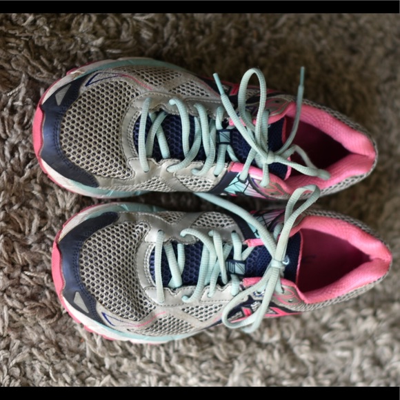 ASICS - Picture 2 of 4